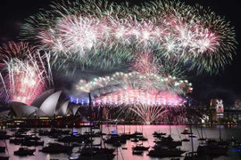 Những màn pháo hoa rực rỡ đón năm mới 2017 trên khắp thế giới