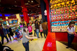 Khách du lịch tấp nập đổ về Đà Nẵng, Sapa, Hạ Long