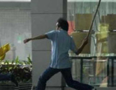 Gã hàng xóm tàn nhẫn quyết giết chồng để bày tỏ tình yêu với vợ