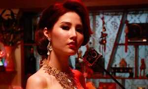 Diễm My diêm dúa, làm ca sĩ lả lơi hát phòng trà