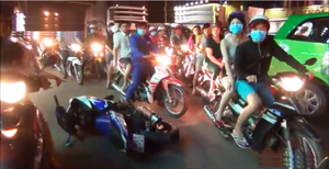 Tên cướp dây chuyền bị 2 vợ chồng đánh thừa sống thiếu chết