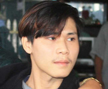 Ngồi chơi máy vi tính, nam sinh bị em họ chém chết