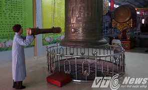 Hà Nội khuyến khích nhà thờ, đền chùa rung chuông đêm Giao thừa: Lãnh đạo hội Phật giáo nói gì?