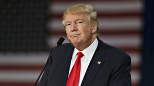 Thủ tướng mời ông Donald Trump thăm Việt Nam, dự APEC 2017