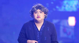 Gia Bảo đòi làm ‘nữ hoàng nội y’ đi giao hàng