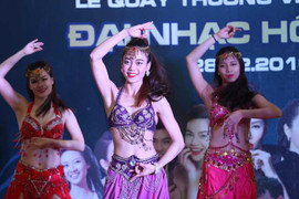 Hàng ngàn người háo hức đón chờ vé 'Đại hỷ Xuân 2017'