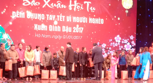 Tập đoàn Tân Á Đại Thành trao 200 triệu cho 'Quỹ vì người nghèo tỉnh Hà Nam'