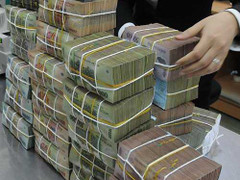 Mua ô tô, xe máy sẽ không được dùng tiền mặt