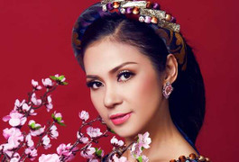 Người đẹp Việt Trinh khoe vẻ đẹp không tuổi với áo dài Tết
