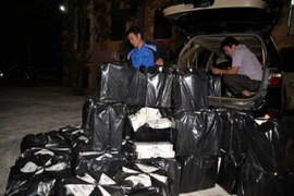 Cảnh sát nổ súng truy bắt ô tô chở thuốc lá lậu