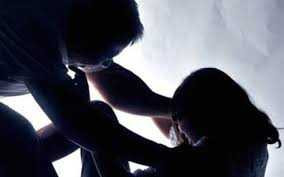 Đến nhà người quen chơi, giở trò đồi bại với con gái chủ nhà