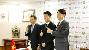 Video: Lễ ra mắt của Xuân Trường tại Gangwon FC