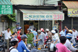 Chủ cửa hàng bán đặc sản Sóc Trăng bị bắn: Lộ diện 2 sát thủ, 4 phát súng