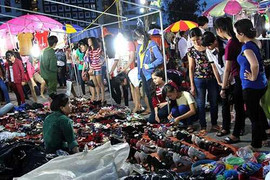 Thử đồ nhưng không mua, nữ sinh bị đánh chảy máu đầu