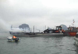 Cháy tàu du lịch chở 21 người trên vịnh Hạ Long: Đình chỉ hoạt động cả đội tàu