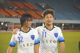 'Anh kết nghĩa' của Tuấn Anh nối dài kỷ lục