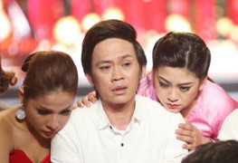 Những lúc bệnh không đi diễn, NSƯT Hoài Linh tự soi gương rồi cười khóc một mình