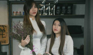 Nữ du học sinh Việt khoe vẻ đẹp căng tròn tuổi 20 trong tà áo dài trắng