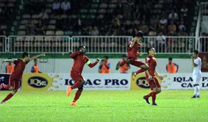 Video: Cầu thủ Hải Phòng lắc đầu kỹ thuật, kết liễu HAGL