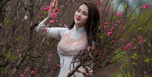 Hot girl Hà thành diện áo dài khoe dáng yêu kiều đón Xuân