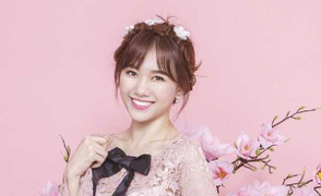 Bà xã Trấn Thành khoe ảnh Tết e ấp, trẻ trung như gái mới lớn