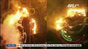 Clip: Chập điện, đèn trang trí Tết cháy dữ dội trong đêm