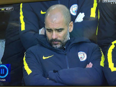 Pep Guardiola buồn bã như ông lão thất trận ngồi nhớ thời hoàng kim