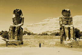 Bí ẩn 'tiếng hát' nghìn năm của cặp tượng đá khổng lồ gác đền thờ Pharaoh ở Ai Cập