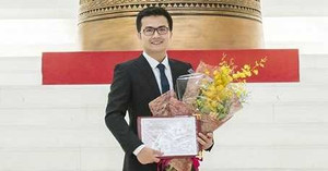 PGS trẻ nhất năm 2016, điển trai như sao Hàn được vinh danh gương mặt trẻ Thủ đô tiêu biểu