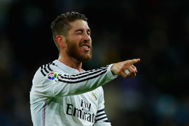 'Soái ca' Sergio Ramos tặng áo, hot girl bật khóc nức nở