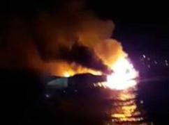 Clip: Cháy lớn thiêu rụi hàng chục ngôi nhà ở Nha Trang