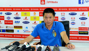 'HAGL thiếu cầu thủ giải quyết trận đấu'