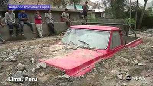 Lở đất dữ dội như tận thế, chôn vùi nhà và ôtô ở Peru