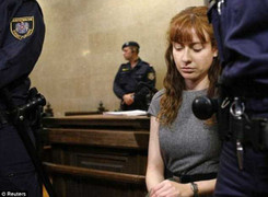 Nữ sát thủ nguy hiểm tới mức phải nhốt chung với tù nhân nam