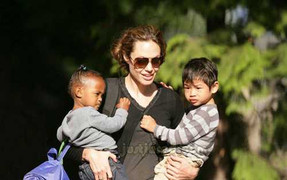 Thuở lọt lòng bất hạnh tương đồng của Pax Thiên và Zahara