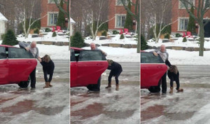 Con gái ngã xoành xoạch trên băng, mẹ vừa quay clip vừa cười ha hả