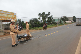 Truy tìm tài xế ô tô gây tai nạn rồi bỏ trốn trên đường Hồ Chí Minh