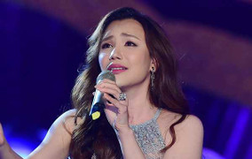 Hồ Quỳnh Hương ‘sướng rơn’ khi được khen xinh đẹp