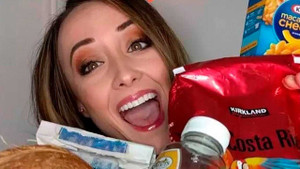 Độc chiêu trang điểm bằng đồ ăn của cô gái xinh đẹp