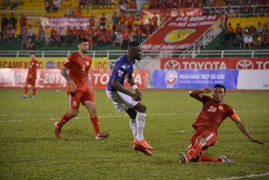Hoàng Vũ Samson lập cú đúp, Hà Nội FC thắng đậm đội của Công Vinh
