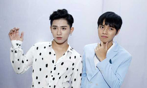 Cao Bá Hưng và Đoàn Thế Lân đọ sắc trong hậu trường Sing my song