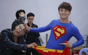 Ưng Đại Vệ hóa siêu nhân quậy tưng bừng trong hậu trường Sing my song