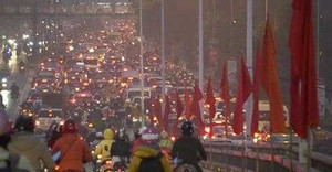 Xe nhích từng mét trên tuyến vành đai Hà Nội ngày giáp Tết