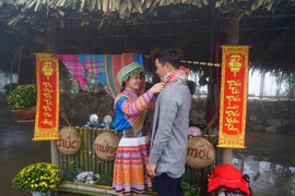 Tưng bừng lễ hội khèn, hoa tại Fansipan Legend