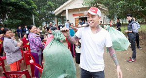 Những nghĩa cử cao đẹp xứng danh đại trượng phu của Tuấn Hưng