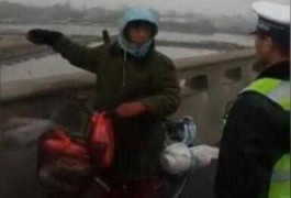 Clip: Đạp xe hơn 500km về quê ăn Tết, 1 tháng sau mới biết đi nhầm đường