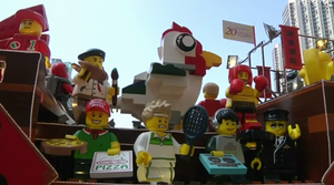 Gà khổng lồ xếp bằng lego đón năm mới tại Hồng Kông