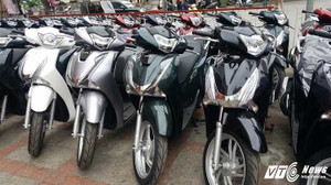 Mua xe máy đầu năm Đinh Dậu: Khách tha hồ chọn xe Honda giảm giá