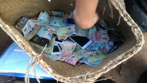 Đánh sập trường gà thu giữ hàng trăm triệu đồng ngày Mùng 1 Tết