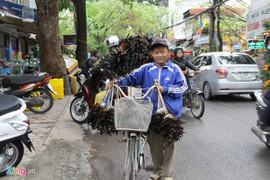 Những loại hàng rong bỗng dưng 'sốt xình xịch' dịp Tết